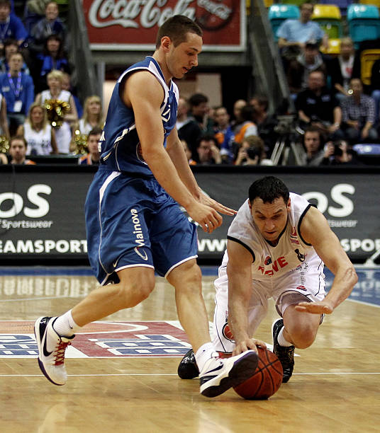 队上场时 队上场时