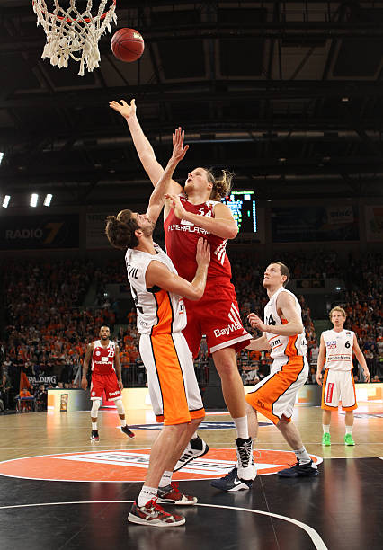 场上互为对 场上互为对